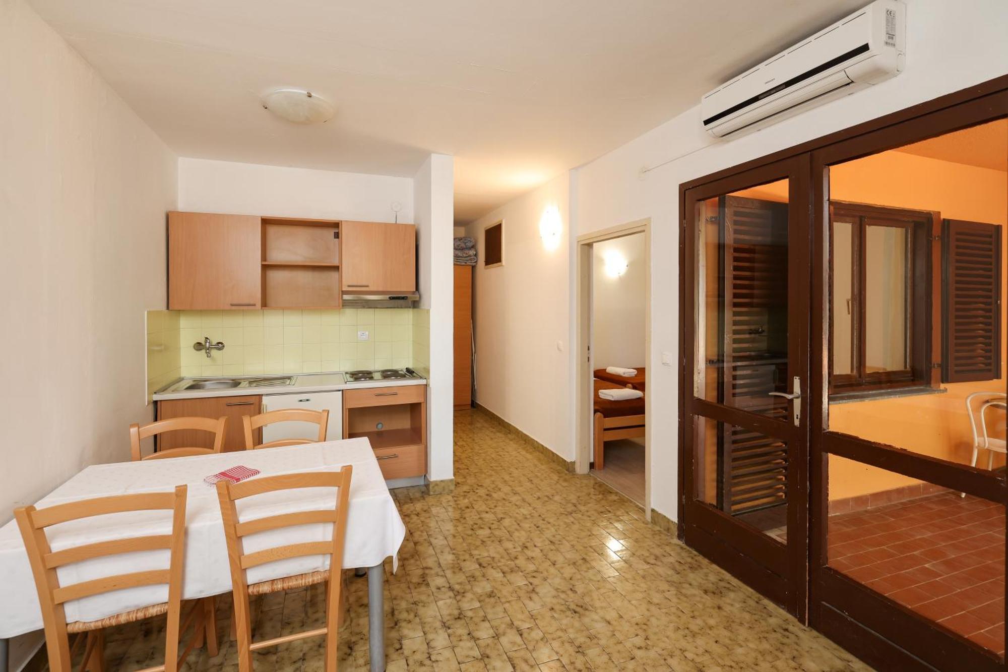 Apartments Medena Budget Trogir Ngoại thất bức ảnh