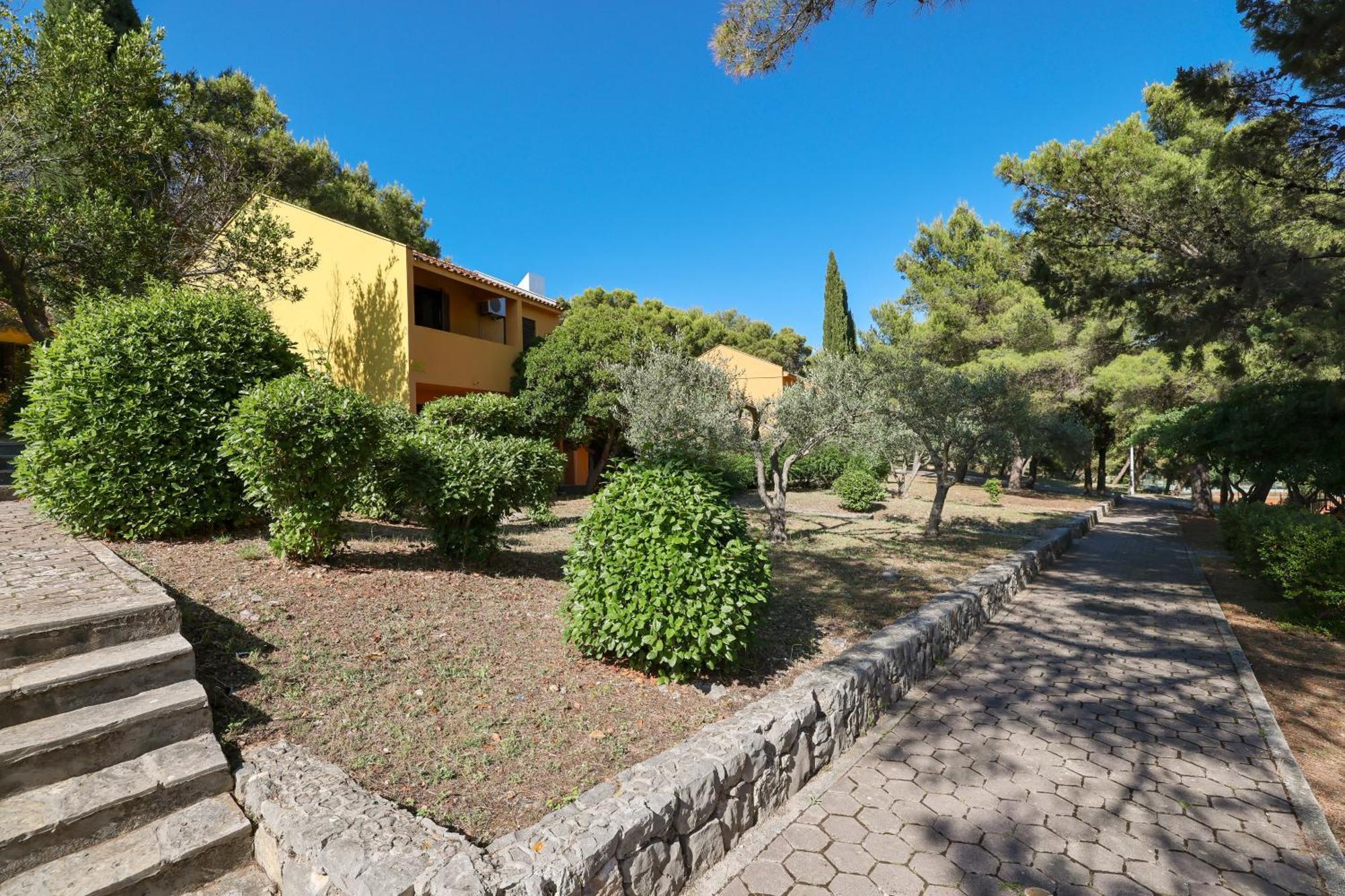 Apartments Medena Budget Trogir Ngoại thất bức ảnh