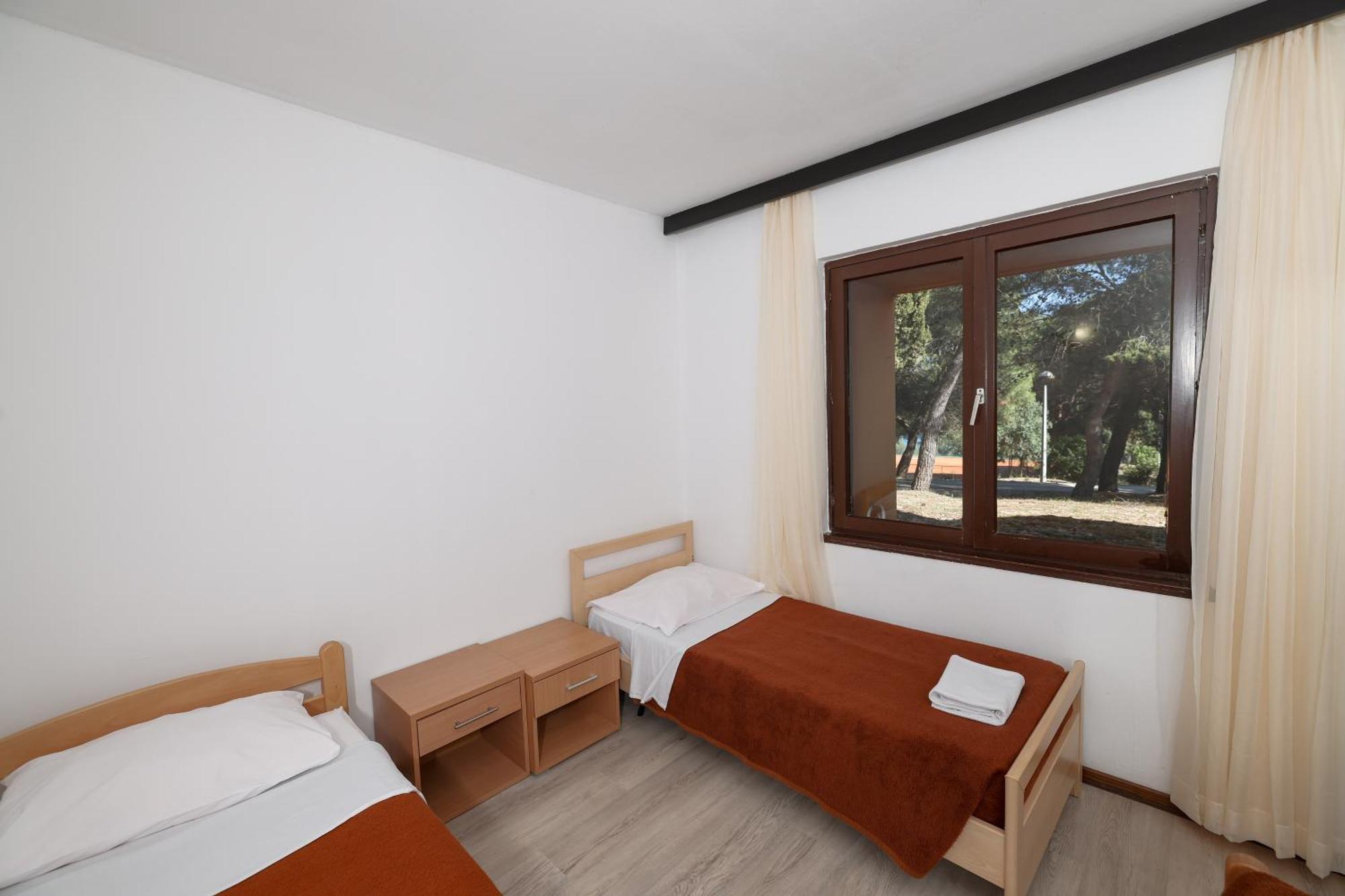 Apartments Medena Budget Trogir Ngoại thất bức ảnh