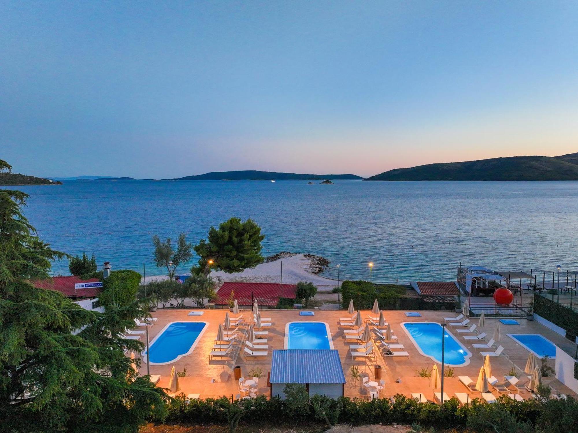 Apartments Medena Budget Trogir Ngoại thất bức ảnh