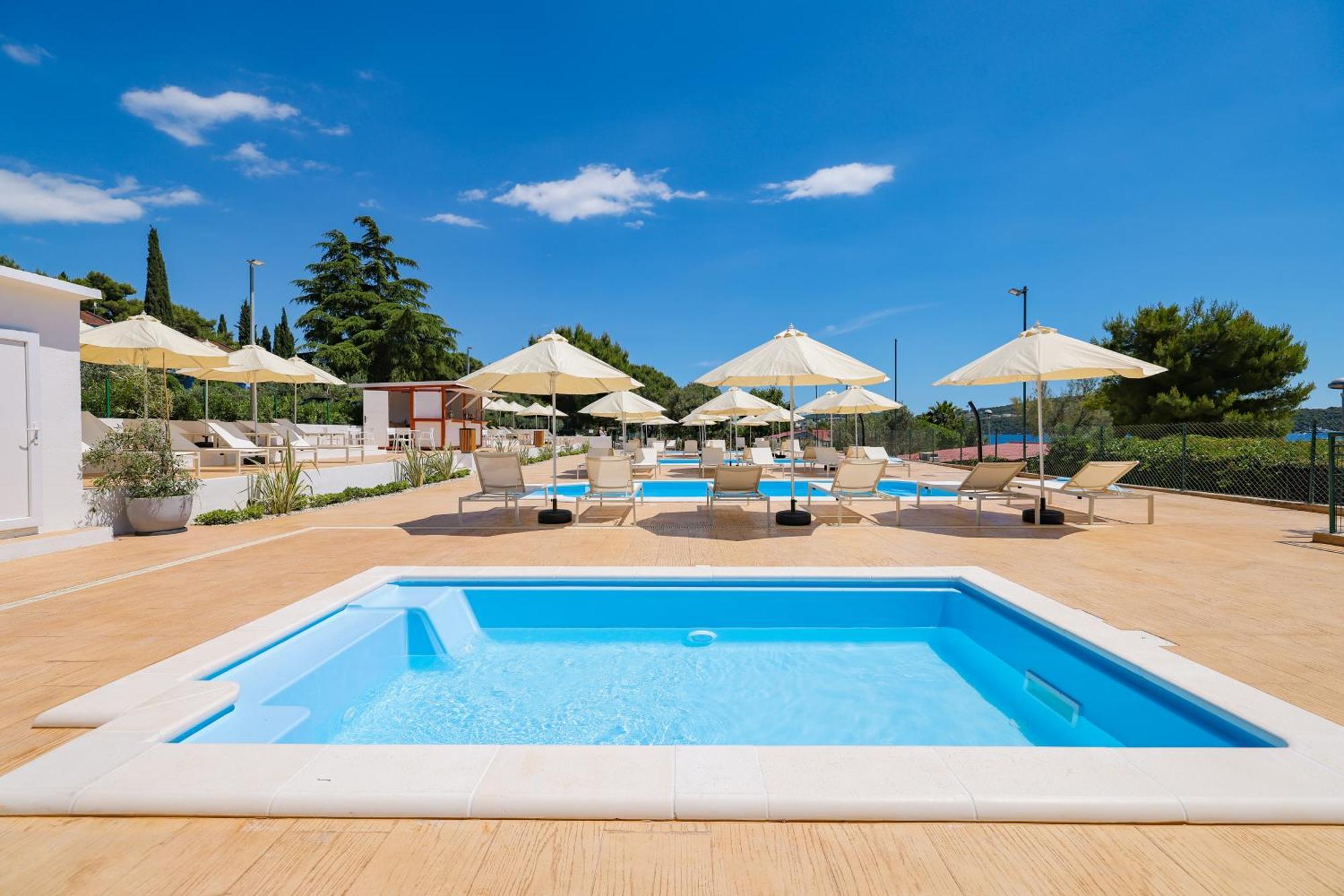 Apartments Medena Budget Trogir Ngoại thất bức ảnh