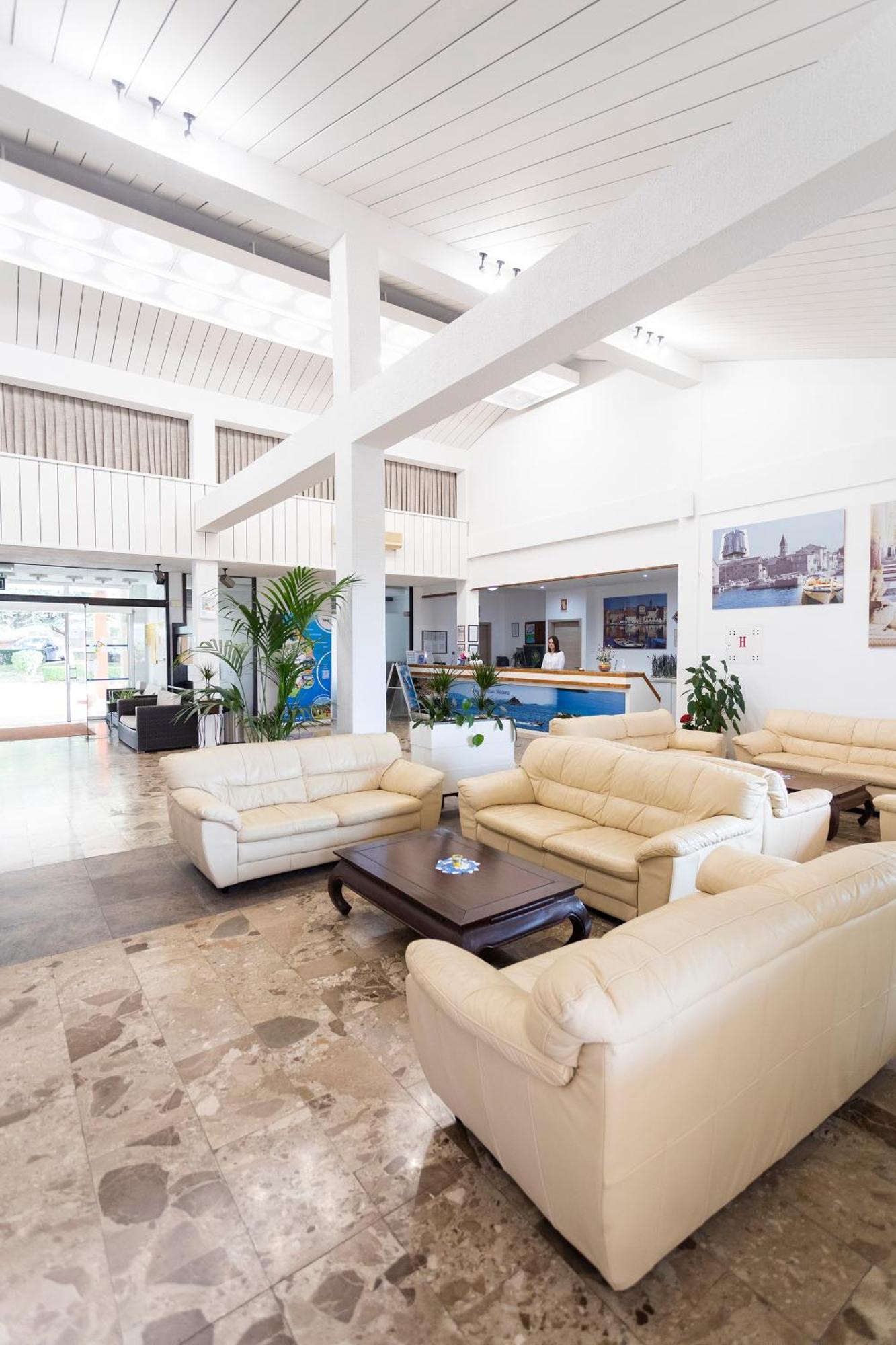 Apartments Medena Budget Trogir Ngoại thất bức ảnh